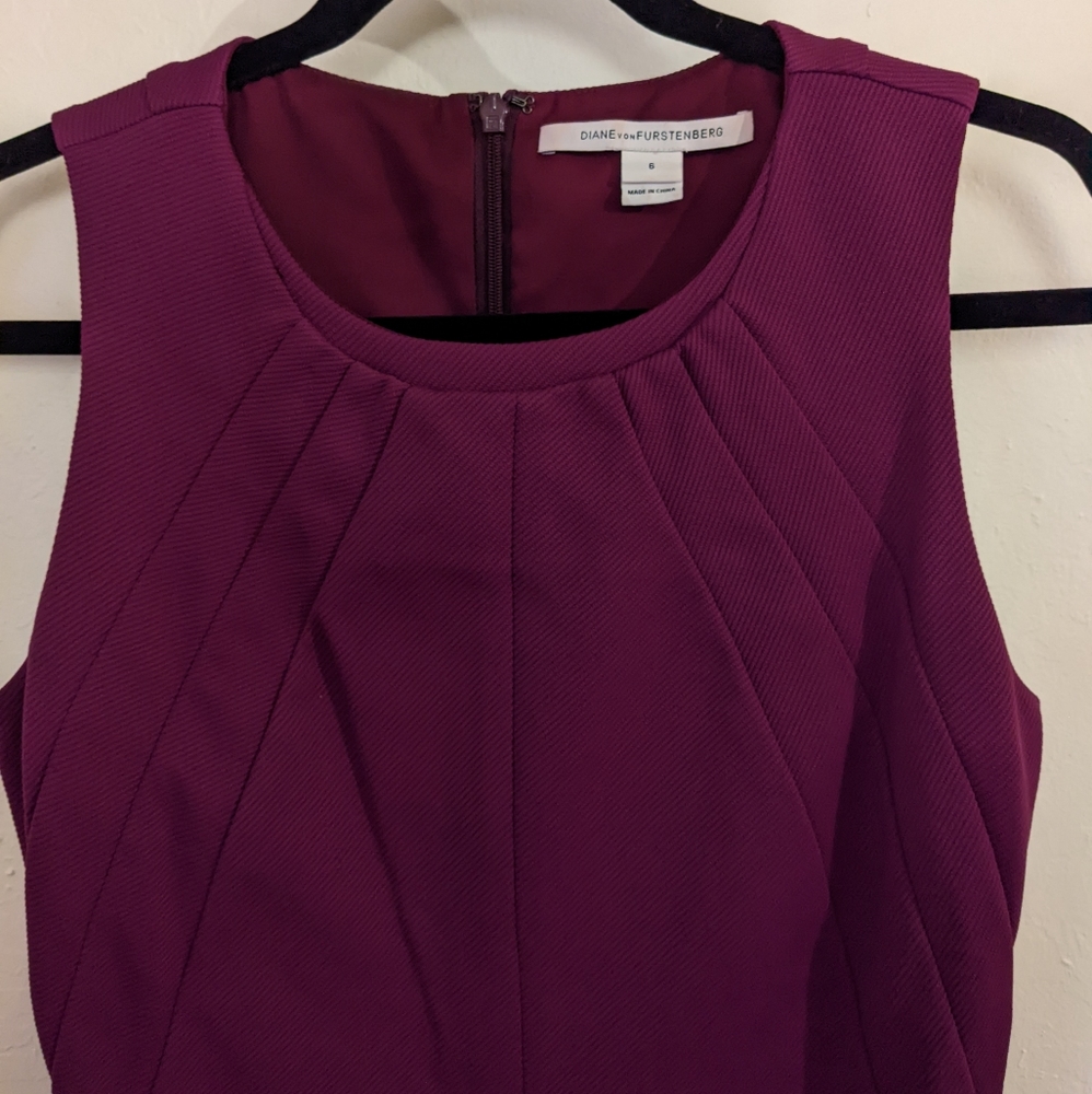 Diane Von Furstenberg Sheath dress size 6 magenta